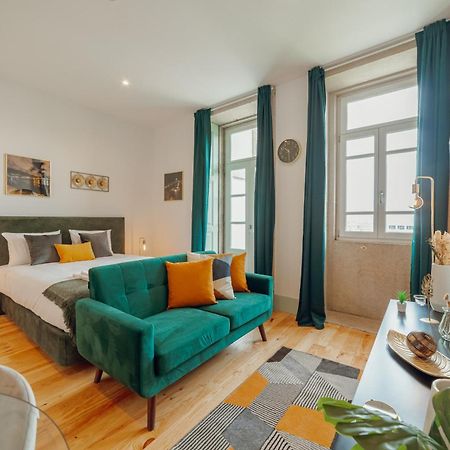 Downtown Suites By Vacationy Порту Экстерьер фото