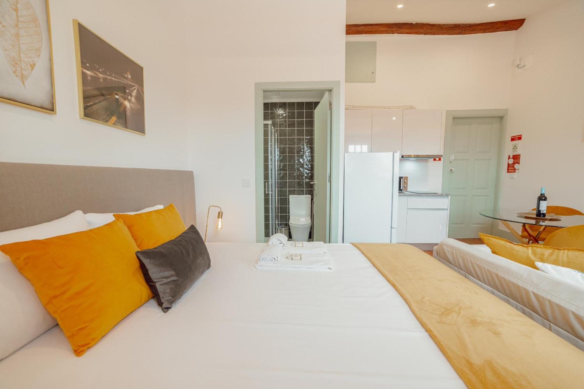 Downtown Suites By Vacationy Порту Экстерьер фото