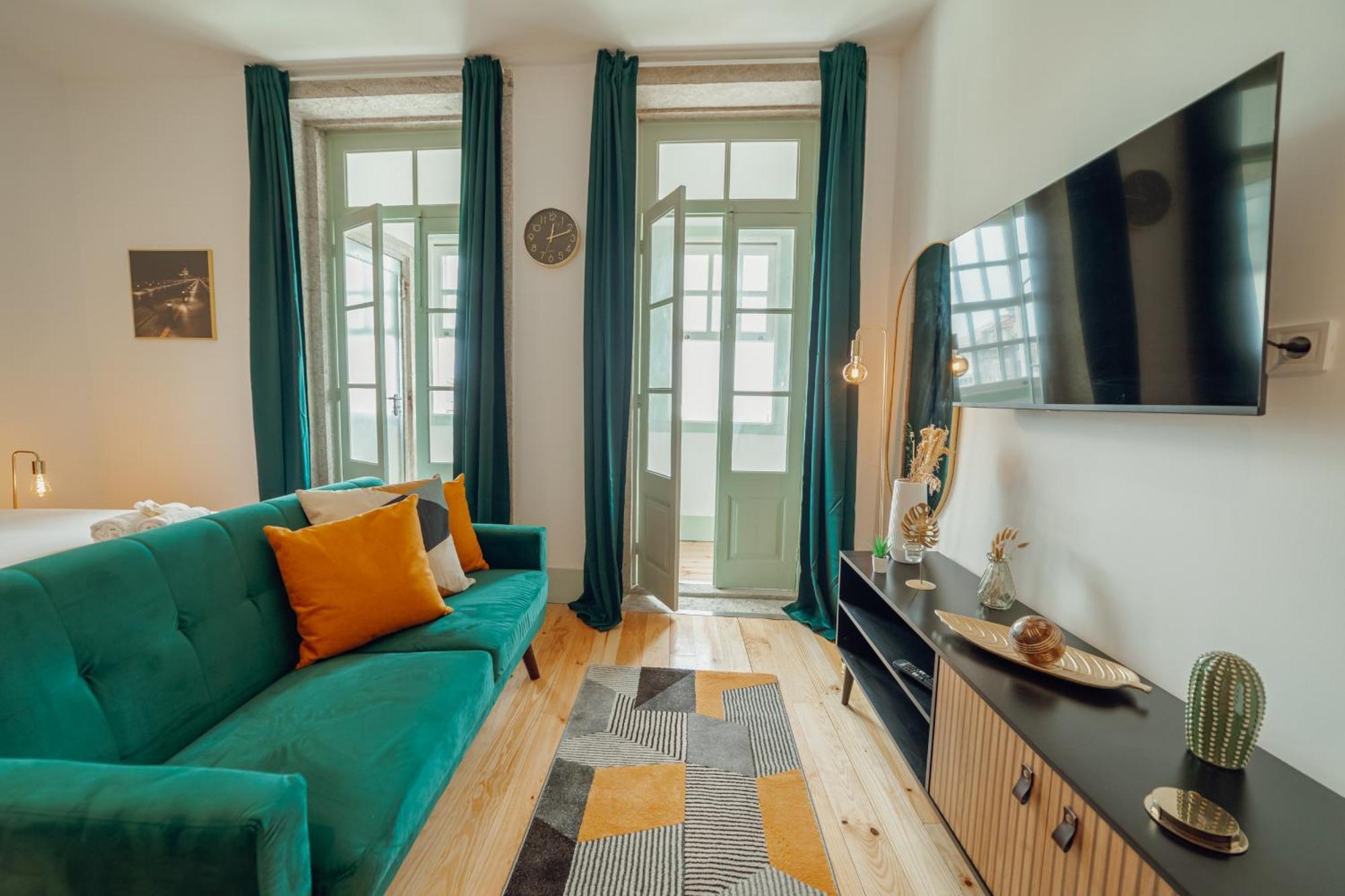 Downtown Suites By Vacationy Порту Экстерьер фото