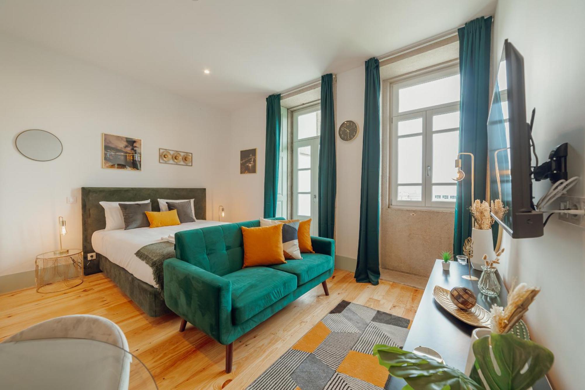 Downtown Suites By Vacationy Порту Экстерьер фото
