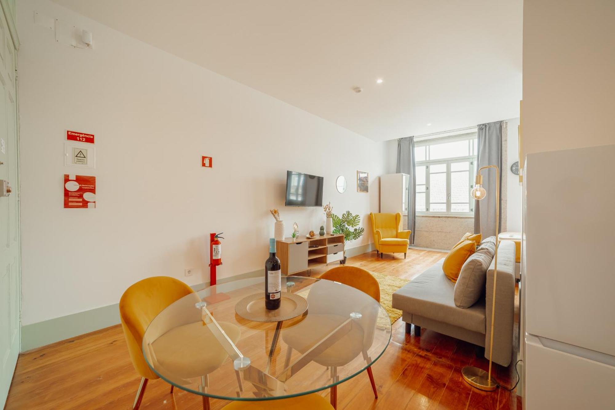 Downtown Suites By Vacationy Порту Экстерьер фото